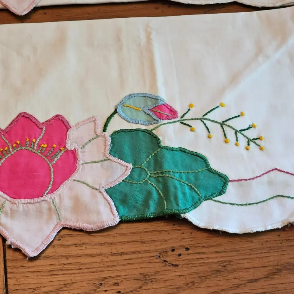 VTG Hand Applique Embroidered Floral Waterlillies Pillowcases Cottagecore